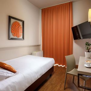 Camera con letto king size